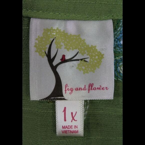 Fig & Flower Green Floral Embroidered 1x Rolled Sleeve Button Front Blouse. - Picture 9 of 9